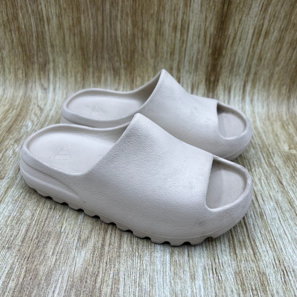 Adidas Yeezy Slide Youth‎ Size 2Y Bone Beige Sandals Slip On EVA Foam Shoes